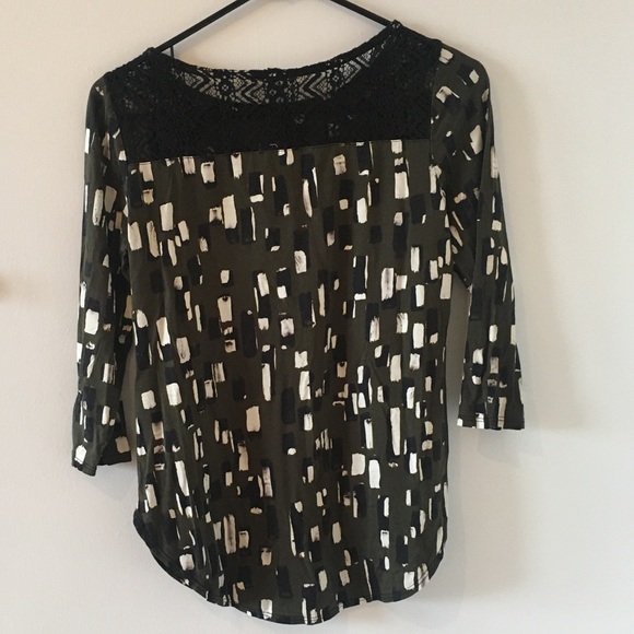 Weston Blouse with Green Motif - Picture 2 of 3